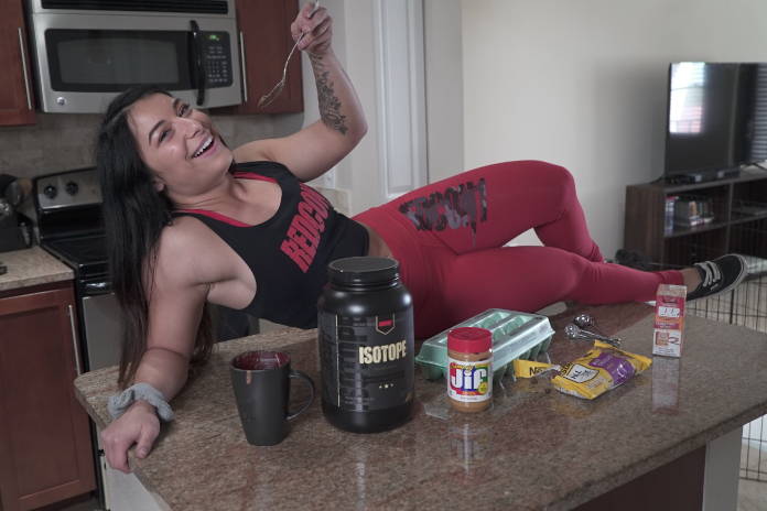 Cooking with Maddy Forberg: Maddawg's Protein Mug Pie